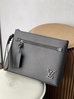 Leather small bag